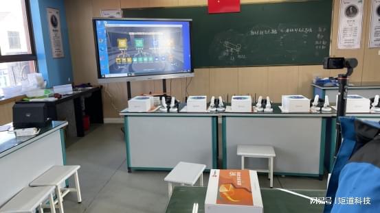 小学：VR课堂让学习身临其境开元棋牌app金华市罗埠中心(图2)