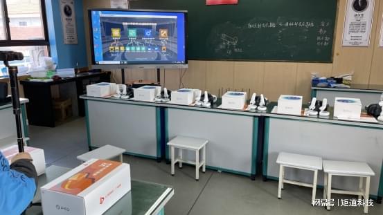小学：VR课堂让学习身临其境开元棋牌app金华市罗埠中心(图1)