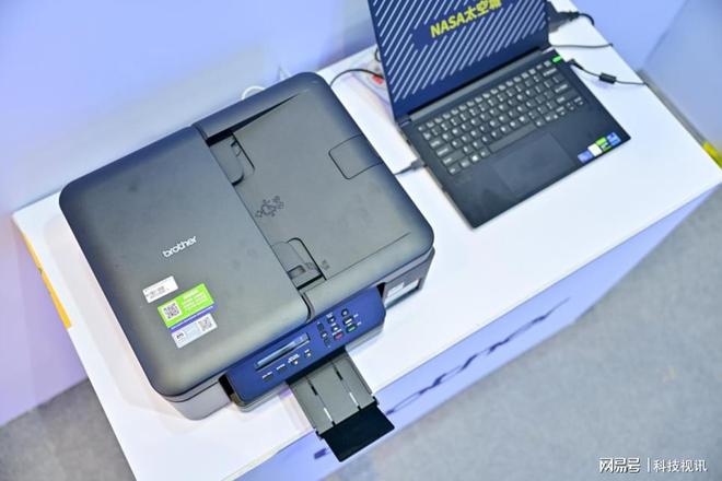 能一体机闪耀2025上海车展开元棋牌兄弟携彩色喷墨多功(图7)